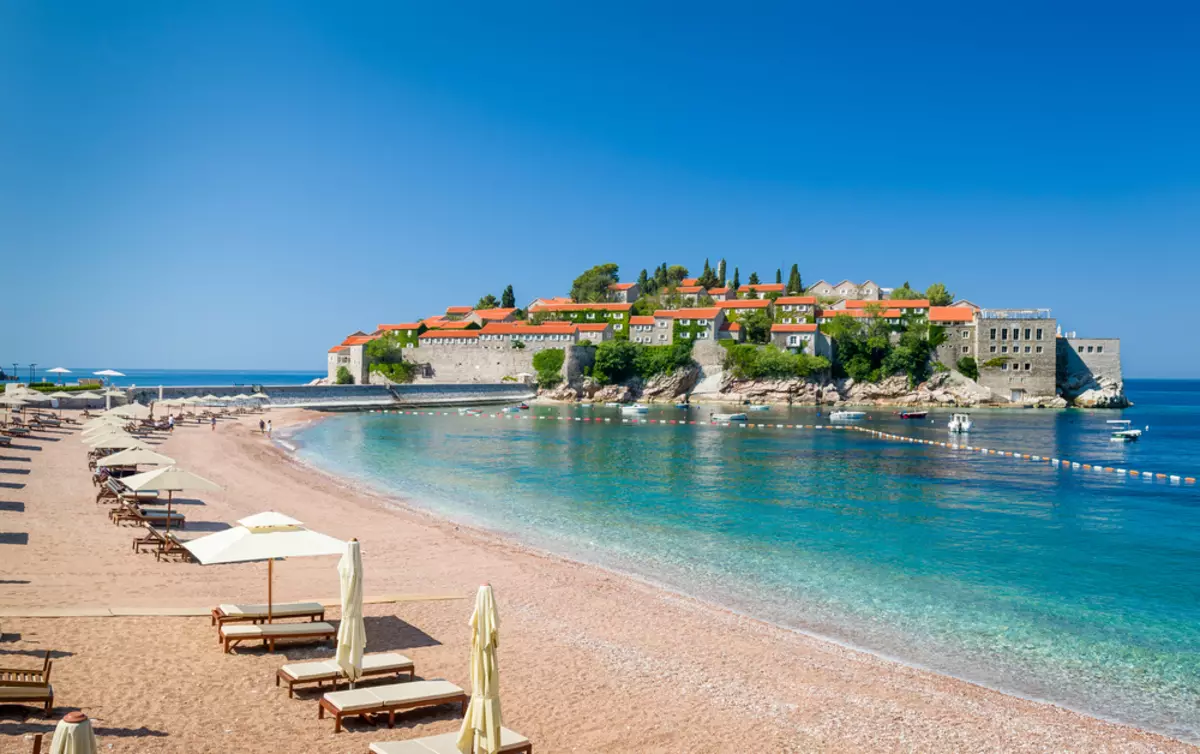 The best beaches for recreation with children in Montenegro (39 photos): Description of sandy and other beaches