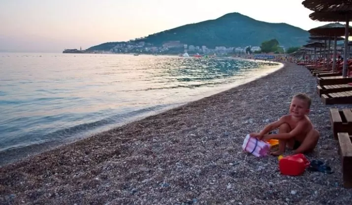 Οι καλύτερες παραλίες για αναψυχή με παιδιά στο Μαυροβούνιο (39 φωτογραφίες): Περιγραφή αμμώδους και άλλων παραλιών 24672_10