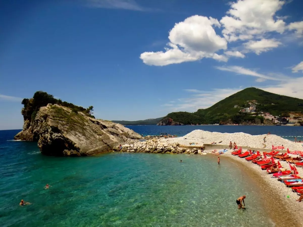 Pantai pangalusna pikeun rekreasi sareng murangkalih di Montenegro (39 poto): Katerangan Sandy sareng pantai sanés 24672_12