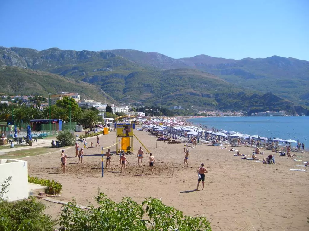 Pantai sing paling apik kanggo rekreasi karo bocah-bocah ing Montenegro (39 foto): Katrangan Sandy lan Pantai liyane 24672_14