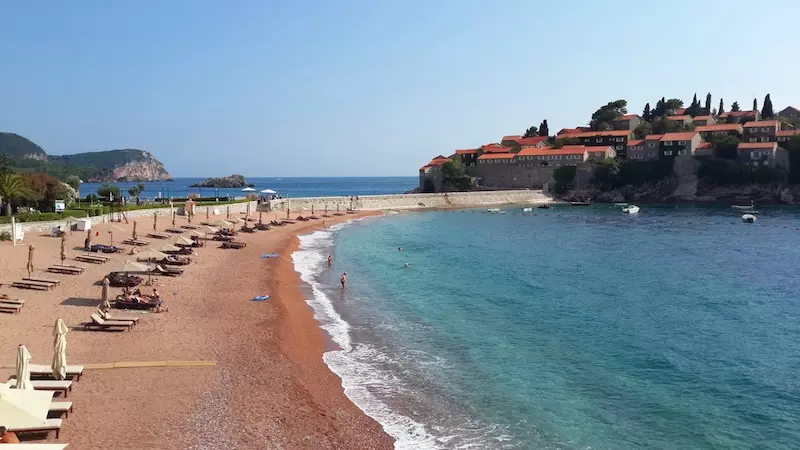 Pantai pangalusna pikeun rekreasi sareng murangkalih di Montenegro (39 poto): Katerangan Sandy sareng pantai sanés 24672_26