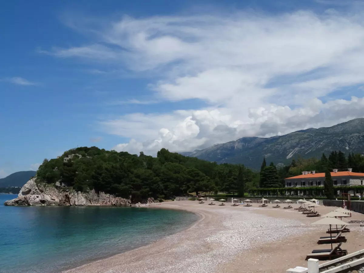 Déi bescht Plagen fir Fräizäit mat Kanner zu Montenegro (39 Fotoen): Beschreiwung vu Sandy an aner Plagen 24672_28