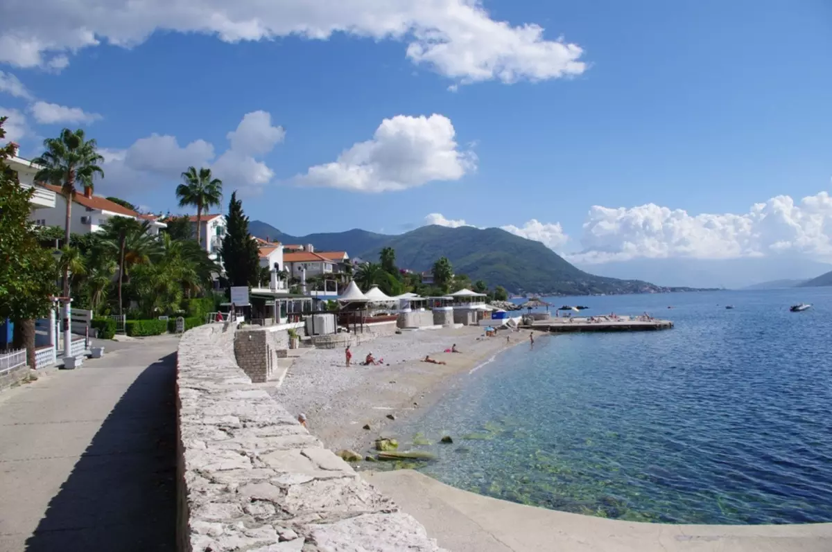 Montenegro (39 နာရီ) ရှိကလေးများနှင့်အပန်းဖြေရန်အကောင်းဆုံးကမ်းခြေများ - သဲနှင့်အခြားကမ်းခြေများ၏ဖော်ပြချက် 24672_31