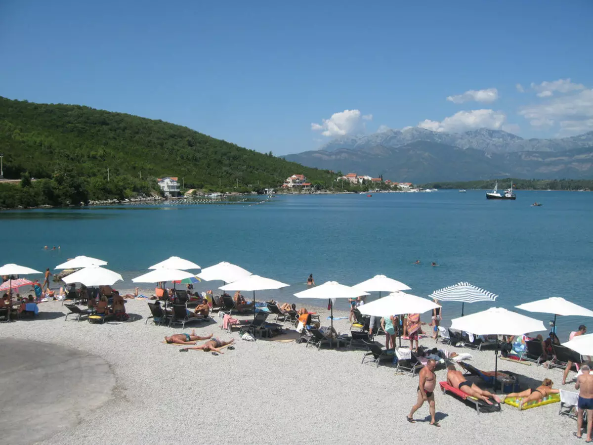 Ang pinakamahusay na mga beach para sa libangan sa mga bata sa Montenegro (39 mga larawan): Paglalarawan ng Sandy at iba pang mga beach 24672_36