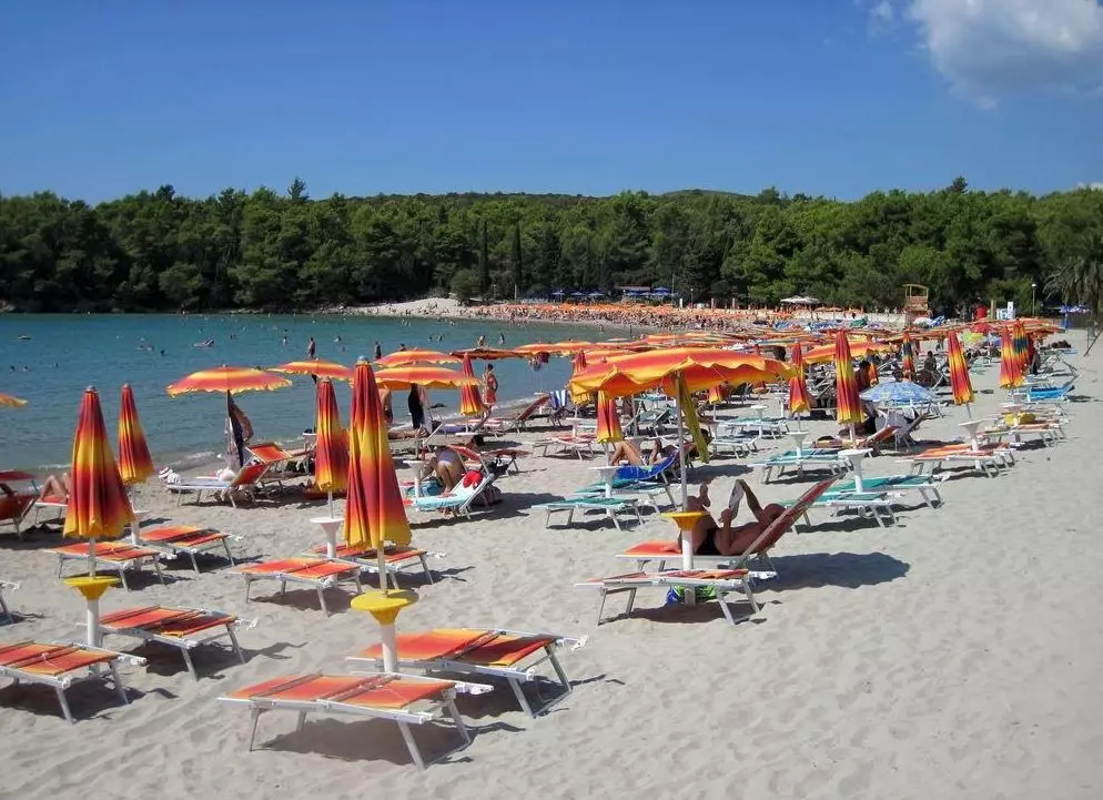 Pantai sing paling apik kanggo rekreasi karo bocah-bocah ing Montenegro (39 foto): Katrangan Sandy lan Pantai liyane 24672_38
