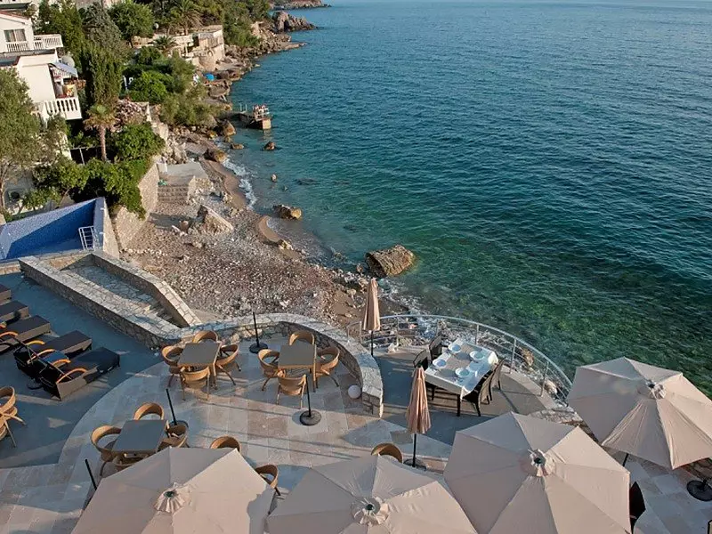 Pantai pangalusna pikeun rekreasi sareng murangkalih di Montenegro (39 poto): Katerangan Sandy sareng pantai sanés 24672_4