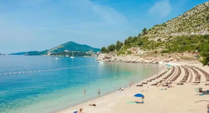 The best beaches for recreation with children in Montenegro (39 photos): Description of sandy and other beaches 24672_5