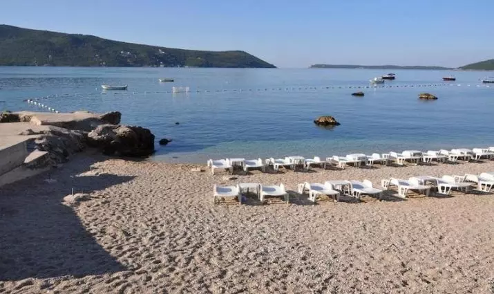 Ang pinakamahusay na mga beach para sa libangan sa mga bata sa Montenegro (39 mga larawan): Paglalarawan ng Sandy at iba pang mga beach 24672_7