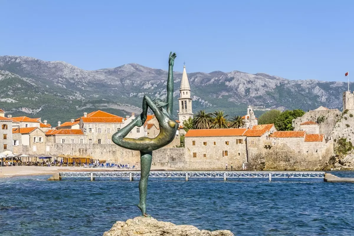 Severdigheter i Tivat (66 bilder): Porto Montenegro og andre interessante steder i Montenegro. Hvor skal du gå og hva du skal se om vinteren? 24676_24