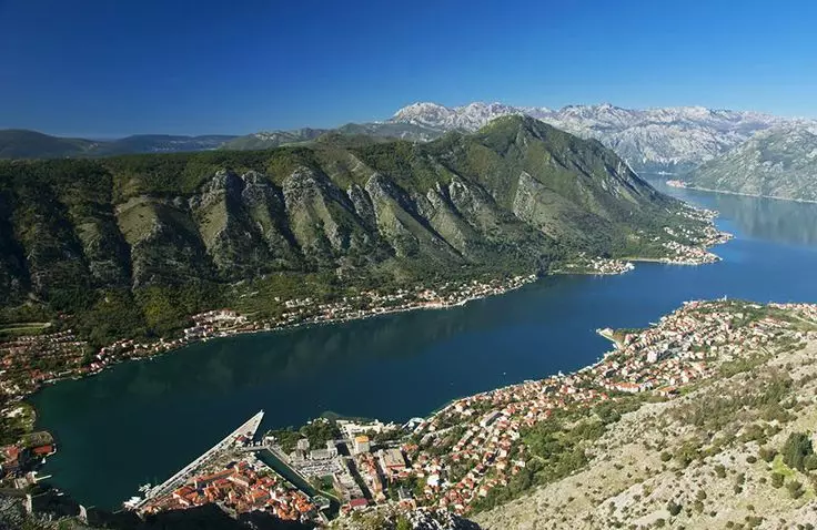 مشاهد تيفات (66 صور): بورتو الجبل الأسود وغيرها من الأماكن المثيرة للاهتمام في الجبل الأسود. أين تذهب وماذا لمشاهدة في فصل الشتاء؟ 24676_48