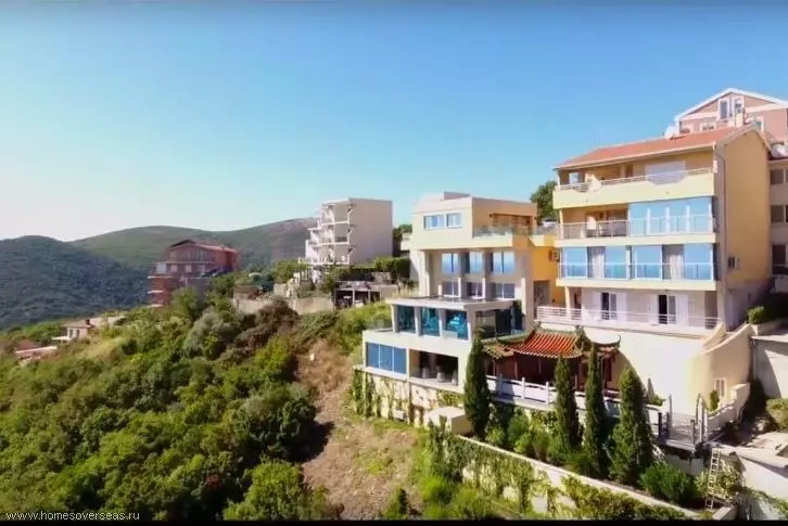 Paplūdimys Yaz Juodkalnijoje (27 nuotraukos): kur jis ir kaip patekti į jį? Paplūdimio funkcijos Budva savivaldybėje 24677_18
