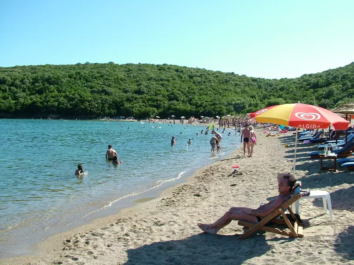 Beach Yaz Montenegro (27 kuvaa): Missä hän ja miten päästä hänelle? Ranta-ominaisuudet Budva kunnassa 24677_2