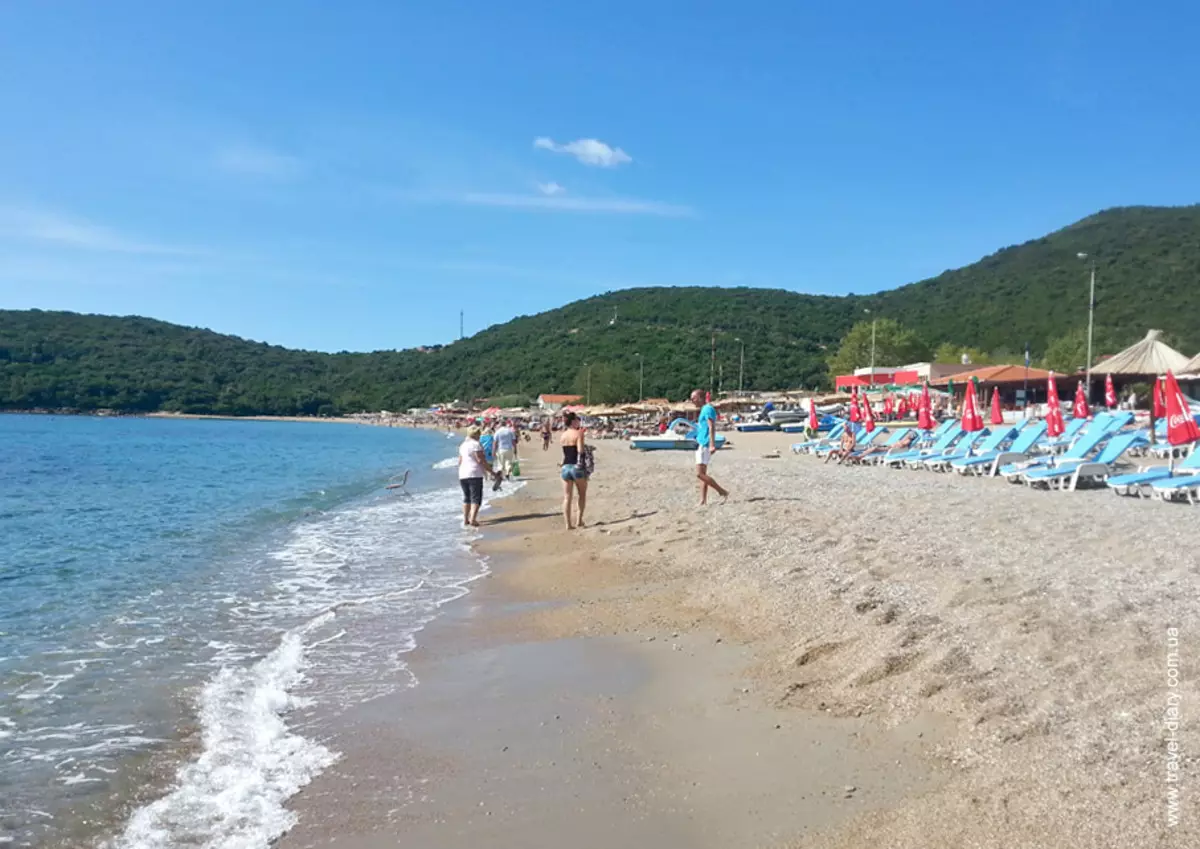 Beach Yaz i Montenegro (27 ata): O fea o ia ma le auala e te alu ai? Matamata i le matafaga i Budva Municipality 24677_4