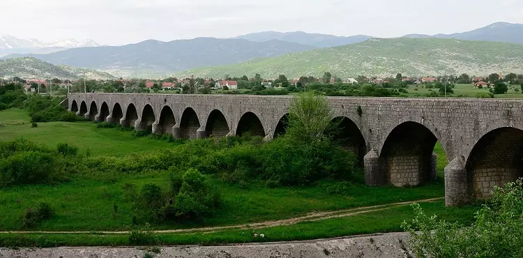 Niksich: Jembatan Tsarav lan tarikan kutha Montenegro. Cuaca ing Niksche ing musim panas lan musim dingin 24679_14