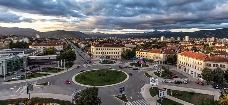 Niksich: Jambatan Tsarev dan tarikan lain di bandar Montenegro. Cuaca di Niksche pada musim panas dan musim sejuk 24679_20