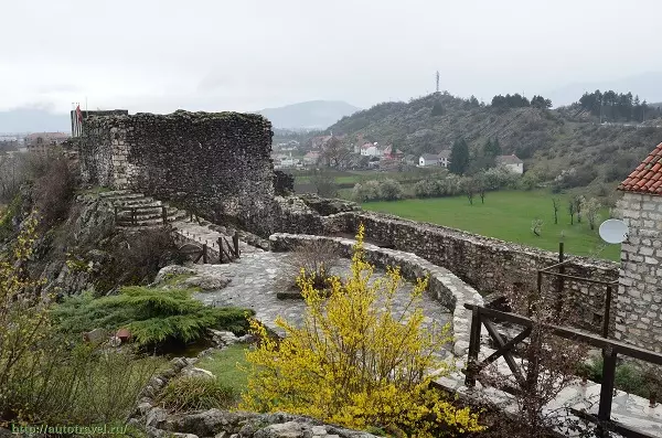 Нікшич: Царьов міст і інші визначні пам'ятки міста Чорногорії. Погода в Нікшичі в літній і зимовий час 24679_28