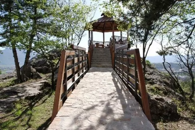 Niksich: Tsarev tiltas ir kiti Juodkalnijos miesto atrakcionai. Oras Niksche vasarą ir žiemą 24679_32