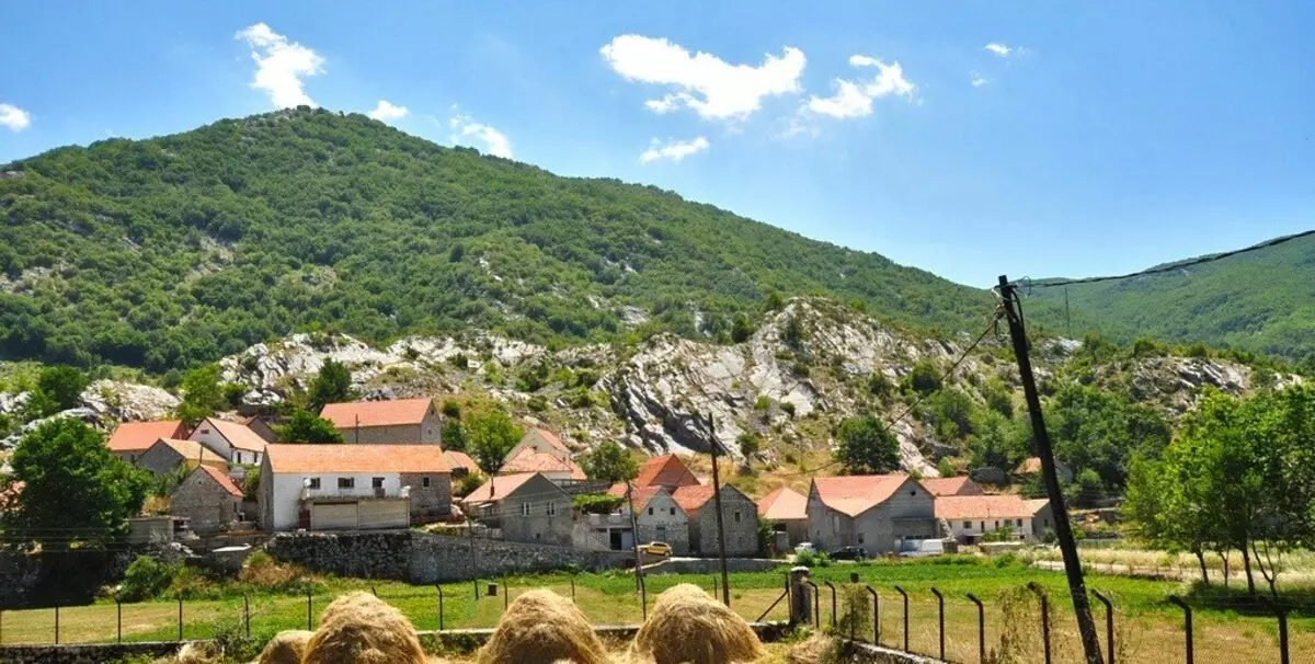 Сутоморе (72 фото): особливості погоди в місті Чорногорії. Який пляж вибрати туристам? Опис пам'яток. Відгуки 24684_30