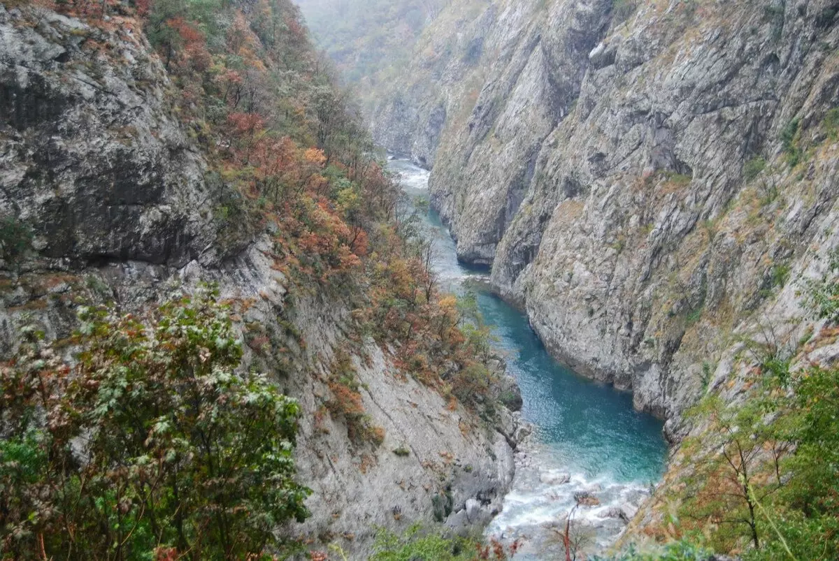 Сутомор (72 сурет): Черногориядағы ауа райы Туристерді қандай жағажай таңдау керек? Көрнекті орындардың сипаттамасы. Пікірлер 24684_36