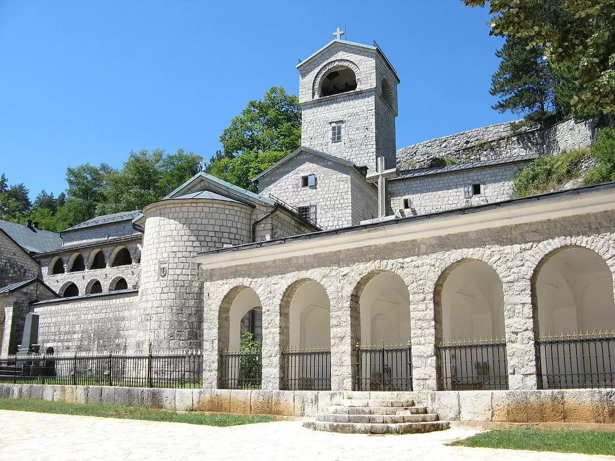 Cetina (57 fotók): Látnivalók. Mi ismert a Cetina kolostor Montenegróban? Az ókori tőke más szentélyei 24685_13