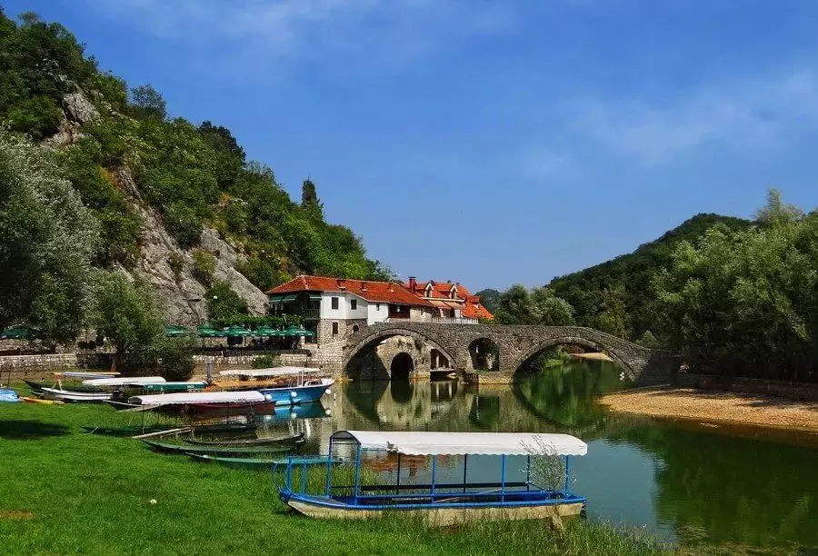 Jezioro Skadar (60 zdjęć): Wycieczki w pobliżu jeziora Shkoder. Jak piersi w Czarnogórze na własną rękę samochodem? 24687_21