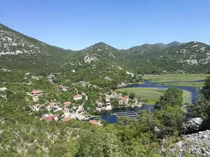 Skadar Lake (60 fotos): Excursións nas proximidades do lago Shkoder. Como o peito en Montenegro por si mesmo en coche? 24687_29