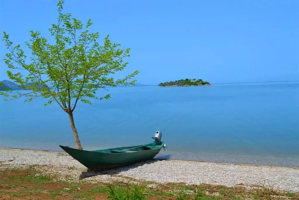 Lake Skadar (Sary 60): Fitsangatsanganana akaiky ny farihy Shkoder. Ahoana ny fomba hipetrahana ao Montenegro irery amin'ny alàlan'ny fiara? 24687_34