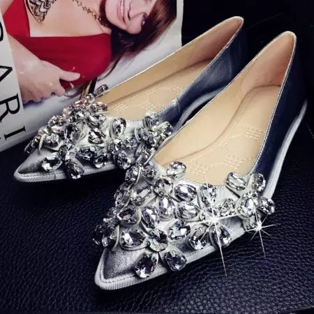 Pantofi cu pietre (59 fotografii): Modele cu Swarovski pe un călcâi și fără 2470_22