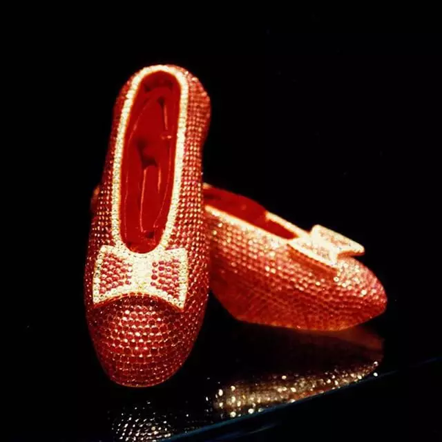 모조 다이아몬드 (59 사진)가있는 신발 : 발 뒤꿈치에 스와 로브 스키가있는 모델 2470_4