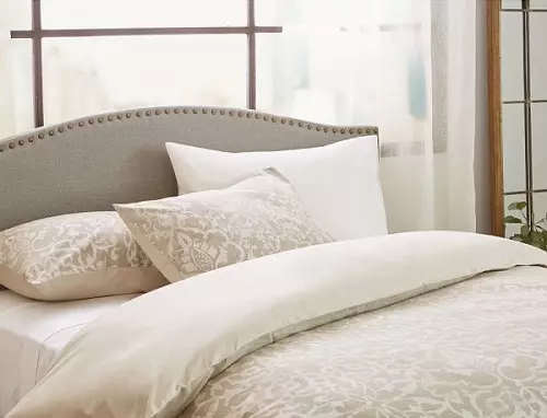 Спално бельо (53 снимки): Красиви комплекти. Какви условия за спане са най-доброто качество и как да ги избирате? Производство 24720_10