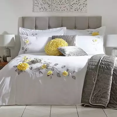 Sprei (53 foto): Kit yang indah. Fasilitas tidur apa yang berkualitas paling baik dan cara memilihnya? Produksi 24720_30