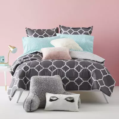 أغطية السرير (53 صورة): مجموعات جميلة. ما هي مرافق النوم هي الأكثر جودة جيدة وكيفية اختيارها؟ إنتاج 24720_32