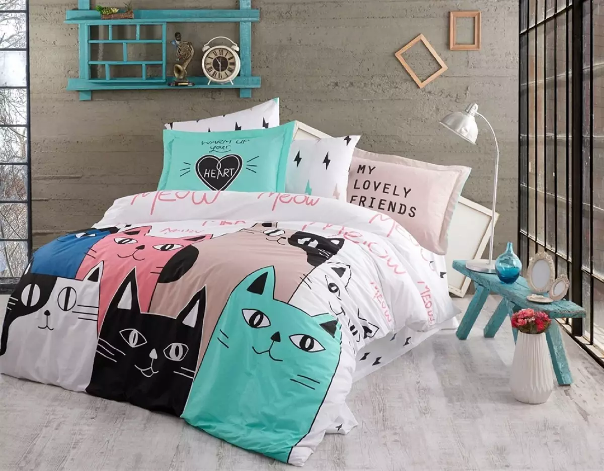 Roupa de cama (53 fotos): belos kits. Que instalações de dormir são a mais boa qualidade e como as escolher? Produção 24720_44