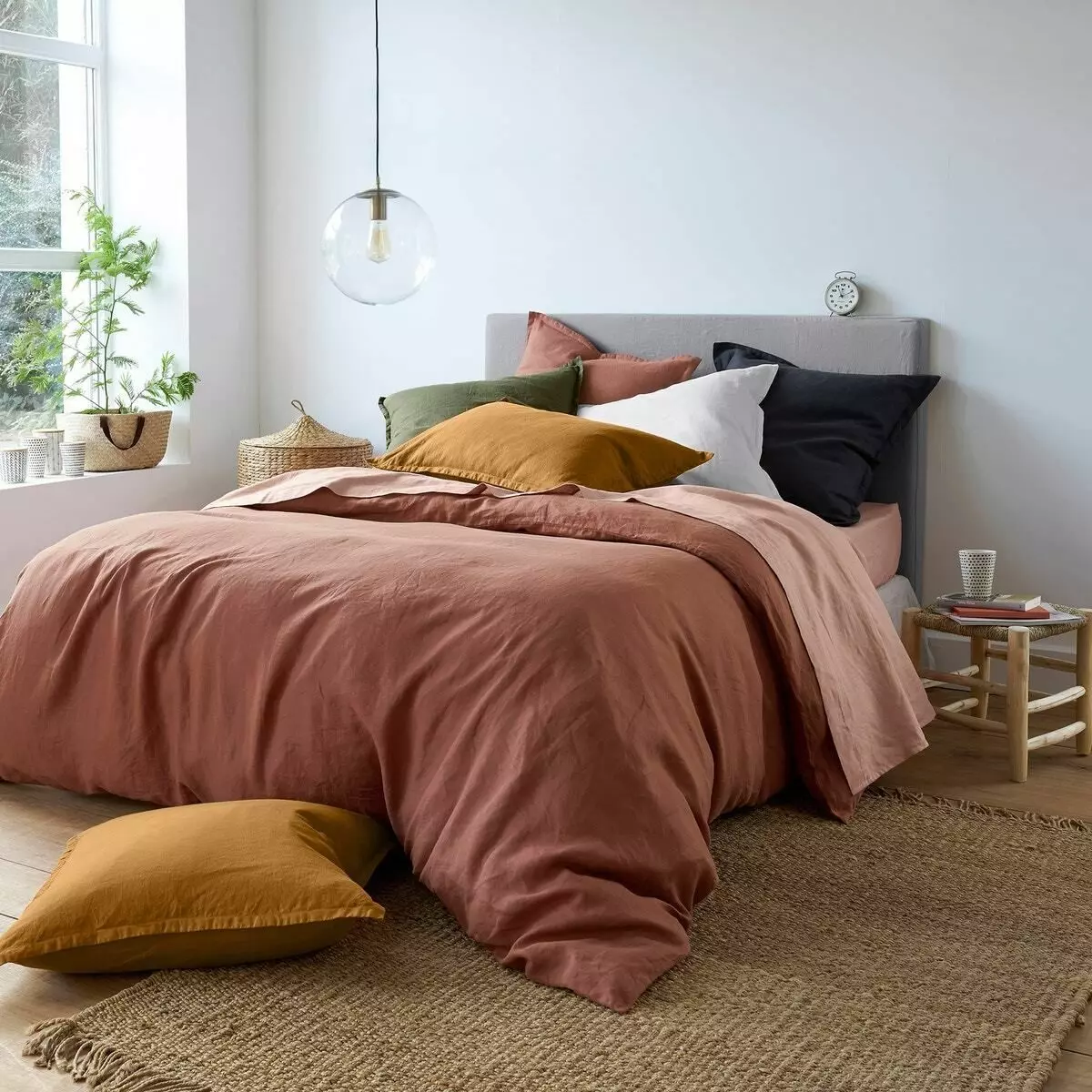 Roupa de cama (53 fotos): belos kits. Que instalações de dormir são a mais boa qualidade e como as escolher? Produção 24720_7
