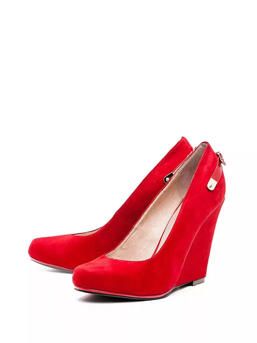 zapatos de gamuza roja (43 fotos): ¿Cuáles son los modelos en una alta y baja del talón, en una cuña y pasadores, cómo limpia 2472_14