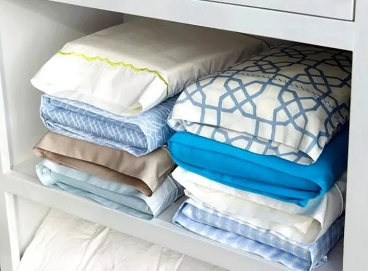 Kompakt katlanmış yatak çarşafları nasıl yapılır? Dolaptaki seti, uygun yönteme ve yastık kılıfına, paketleme ve diğer yollara göre nasıl en aza indirilir? 24734_7