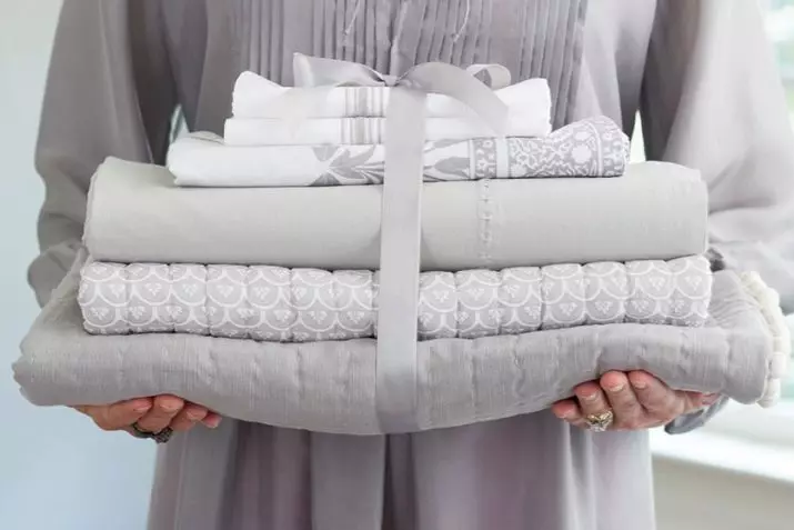 Bagaimana cara tidur linen yang kuat? Bagaimana cara meminimalkan set di lemari, sesuai dengan metode square dan di sarung bantal, dalam kemasan dan cara lain? 24734_9