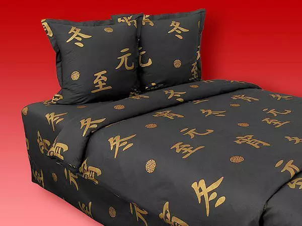 Liño de cama negra (36 fotos): negros de negro con rosas vermellas, con branco e ouro, con leóns e con jeroglifos, con outras estampas 24745_14