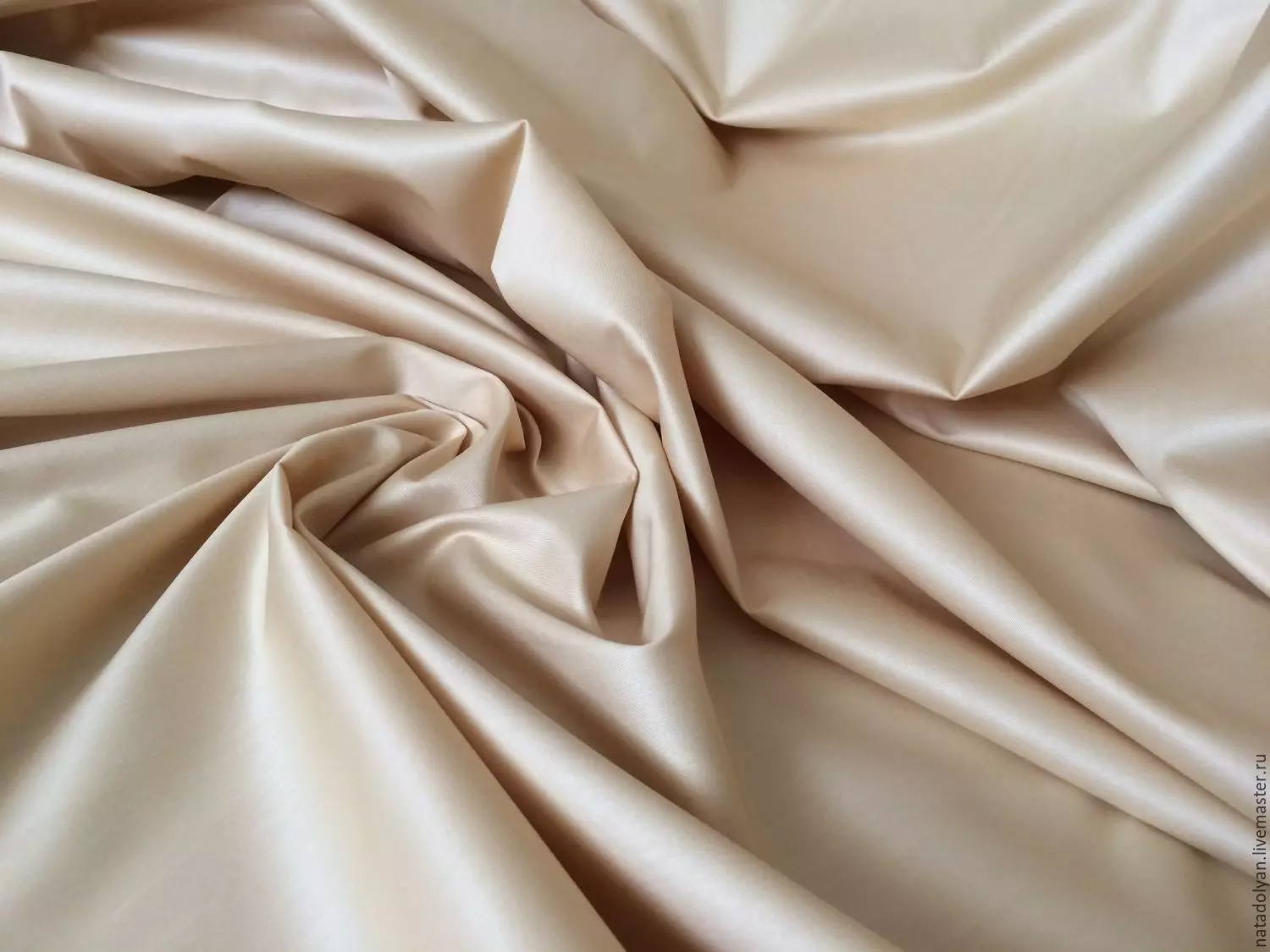 Постелнина ткаенина: Кој материјал е подобро да се купи? Видови и рејтинг. Како да изберете висококвалитетен кревет? Од што се шие? 24761_30