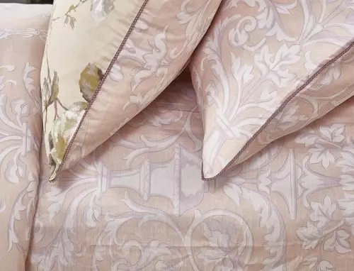 Bed linen fabric: What material is better to buy? Types and rating. How to choose high-quality bed? What are they sewed from? 24761_34
