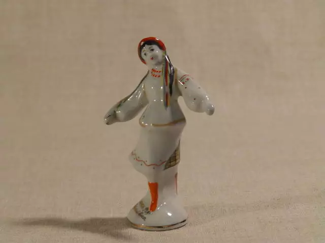Статуетка на СССР: Най-скъпите фигурки от периода съветски. Сняг Maiden фигурки и фигурист, мечка и коне, скиор и други модели на СССР 24823_32