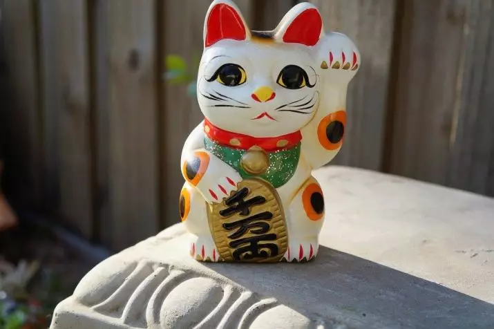 Maleki-neco: Vrijednost mačke je sretna, japanski mačka statuti s podignutim desnim i lijevom šapom. Zašto je kitty mašući šapu? Gdje staviti sliku? 24827_11