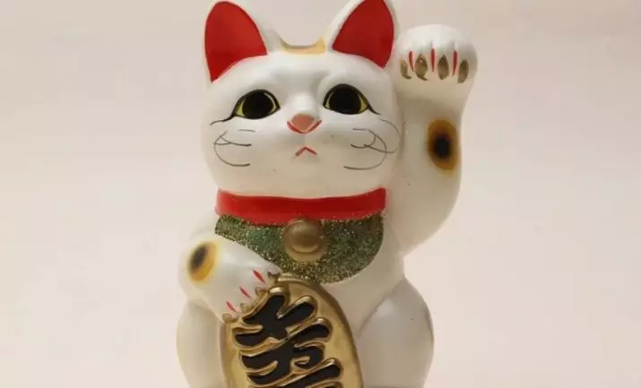 Maleki-Neco: Kassi väärtus on õnne, Jaapani kassi statuetid tõstetud paremale ja vasakule käpale. Miks on kitty oma käpa heita? Kust panna joonis? 24827_16