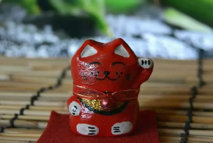 Maleki-neco: Vrednost mačke je srečna, japonski cat kip, z dvignjeno desno in levo šapo. Zakaj je kitty mahal svojo šapo? Kje postavite številko? 24827_18
