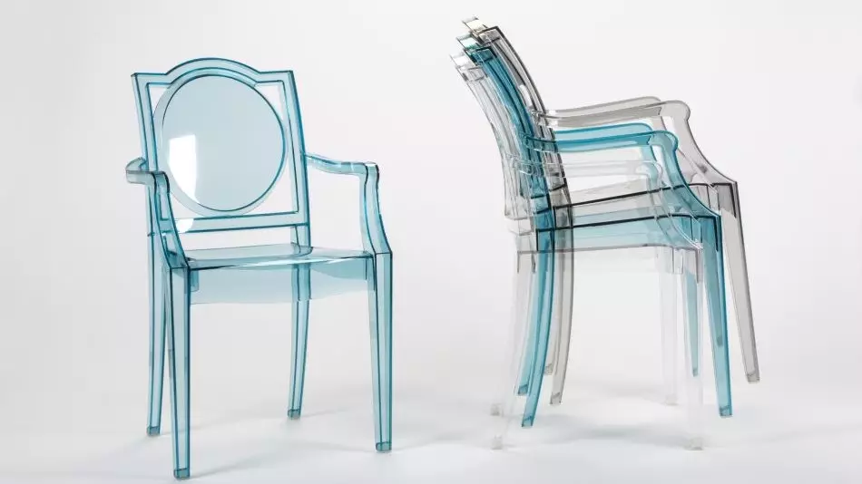 Sedie trasparenti (59 foto): sedie a barre in plastica, modelli Ghost e Eames e altre sedie da designer trasparenti all'interno 24836_39