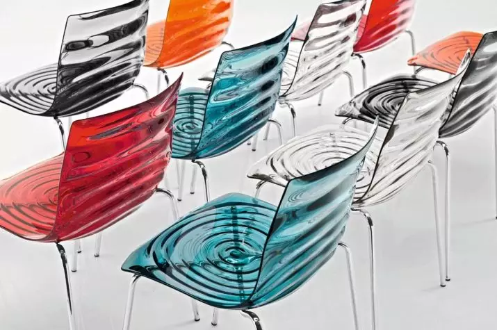 Sedie trasparenti (59 foto): sedie a barre in plastica, modelli Ghost e Eames e altre sedie da designer trasparenti all'interno 24836_9