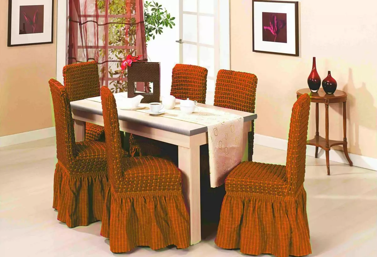 Deksler til stoler på kjøkkenet (64 bilder): Utvalg av capes for kjøkken stoler med rygg og deksler for runde seter 24837_49