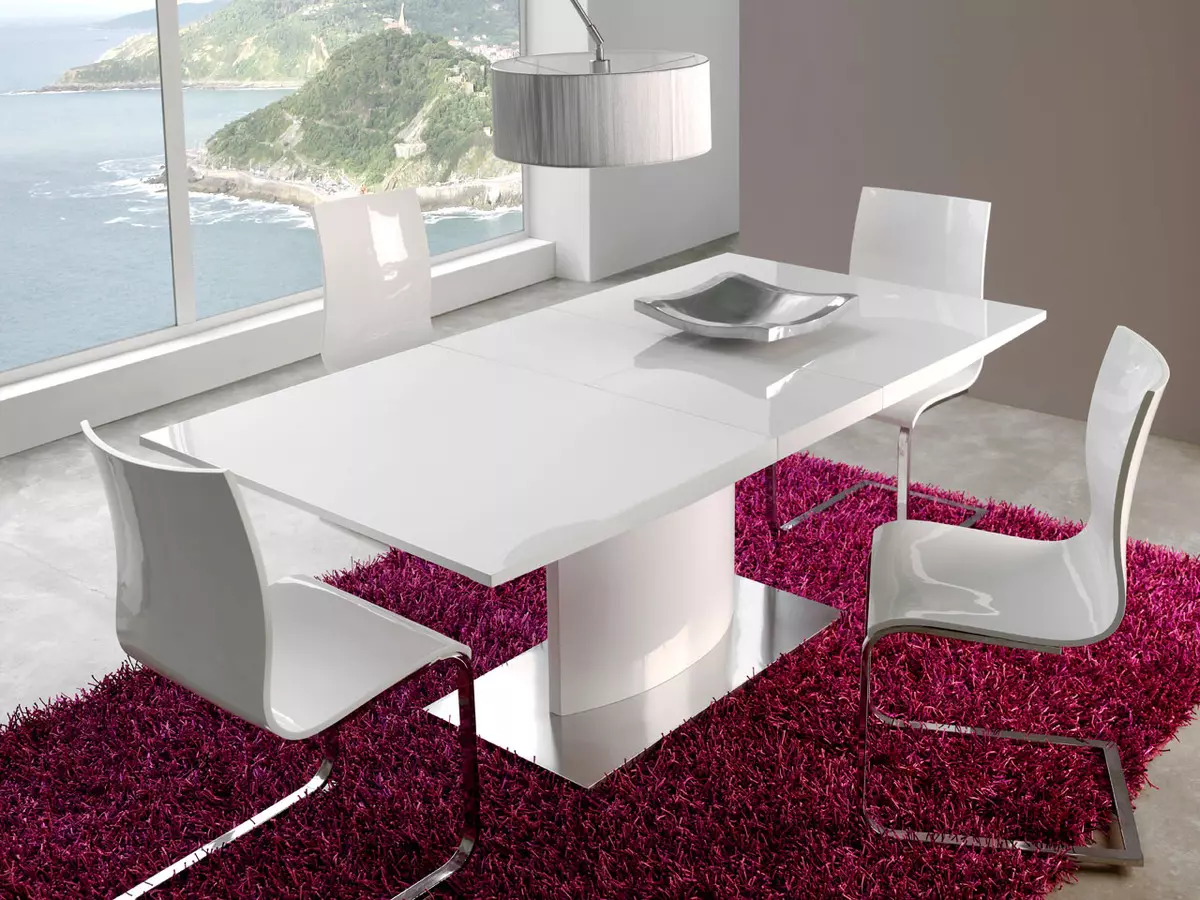 صندلی های آشپزخانه سفید (37 عکس): صندلی های آشپزخانه روشن در داخل کشور، طراحی مدرن مدل های سیاه و سفید با پشت و صندلی های دیگر 24838_17