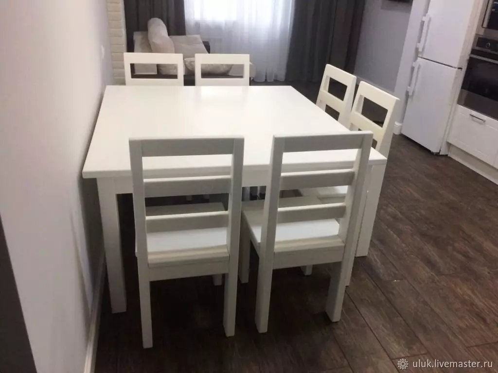 თეთრი სამზარეულო სკამები (37 ფოტო): ნათელი ხის სამზარეულო სკამები ინტერიერში, შავი და თეთრი მოდელების თანამედროვე დიზაინით და სხვა სკამებით 24838_24