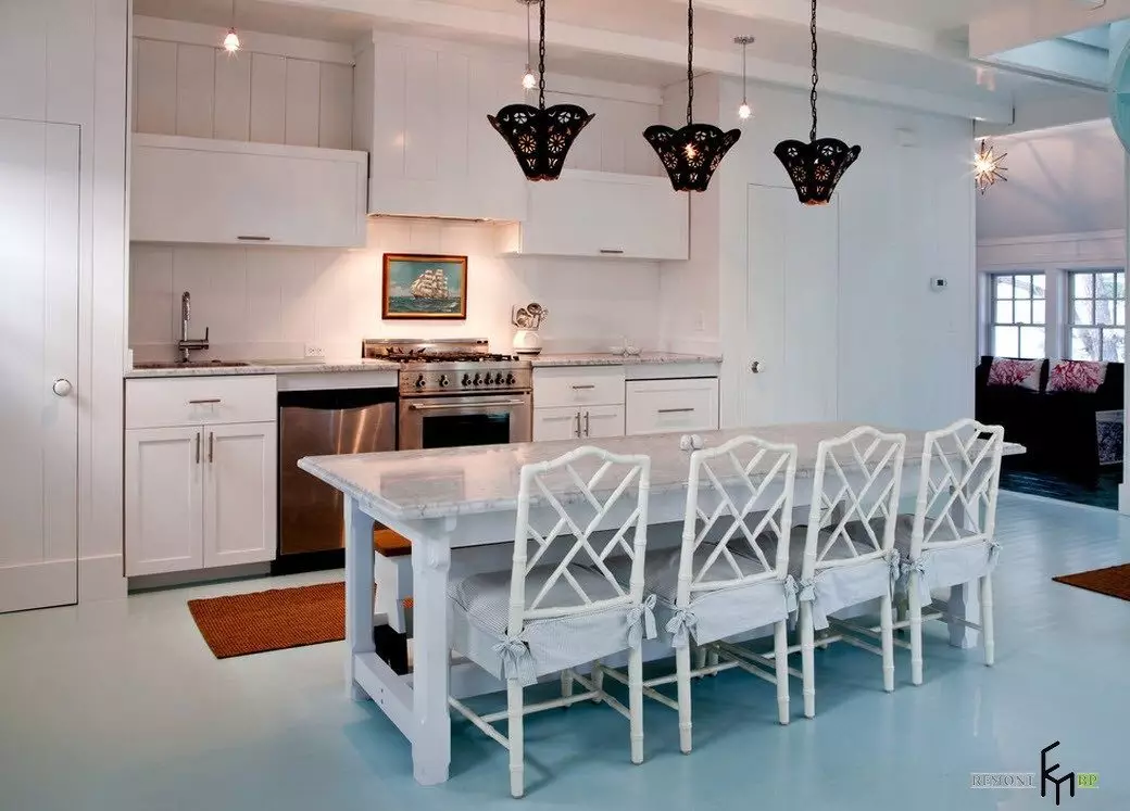 Sedie da cucina bianche (37 foto): sedie da cucina in legno luminose all'interno, design moderno di modelli in bianco e nero con schienale e altre sedie 24838_27